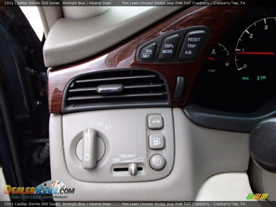 2001 Cadillac DeVille DHS Sedan Midnight Blue / Neutral Shale Photo #18