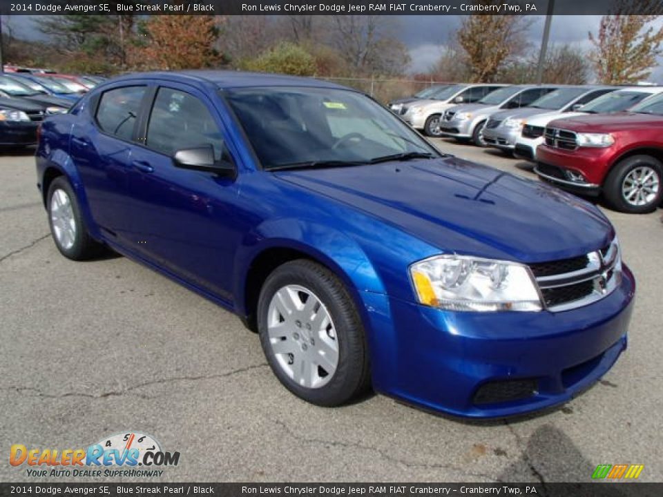 Front 3/4 View of 2014 Dodge Avenger SE Photo #4