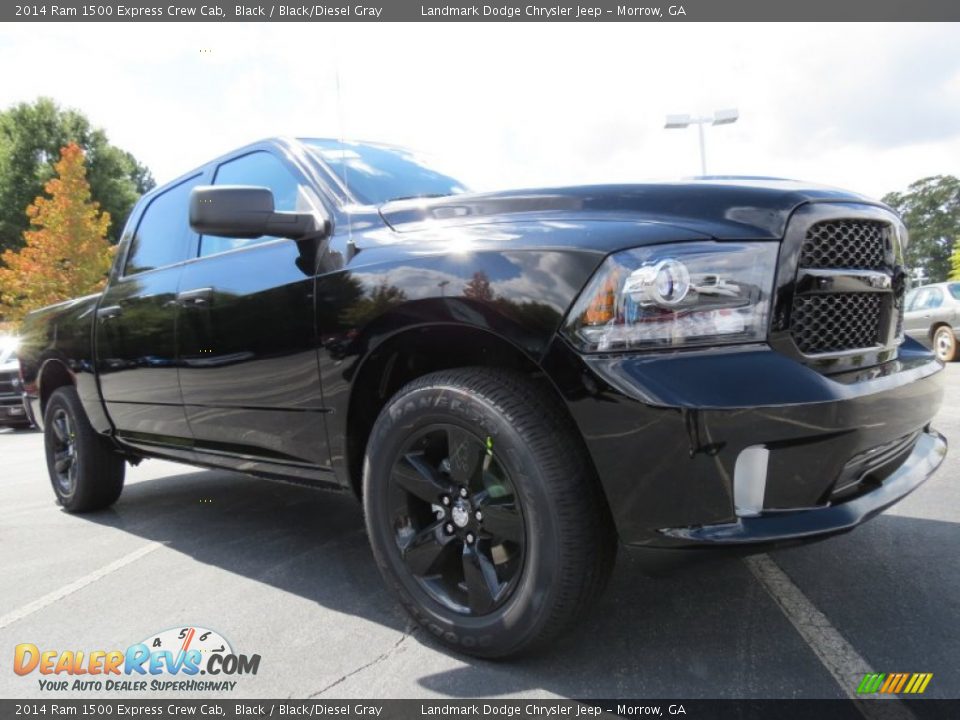 Front 3/4 View of 2014 Ram 1500 Express Crew Cab Photo #4