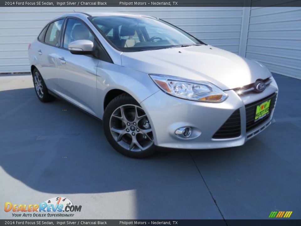 2014 Ford Focus SE Sedan Ingot Silver / Charcoal Black Photo #2