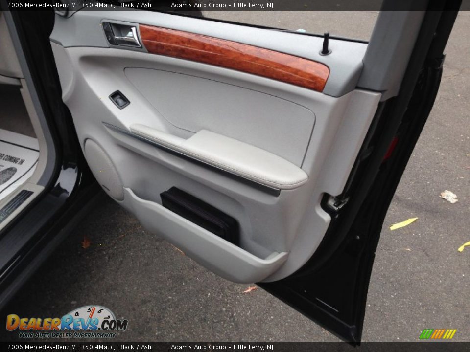 2006 Mercedes-Benz ML 350 4Matic Black / Ash Photo #31