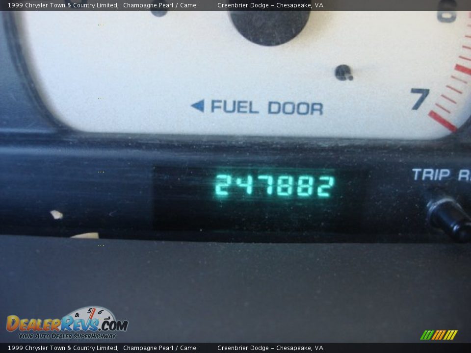 1999 Chrysler Town & Country Limited Champagne Pearl / Camel Photo #20