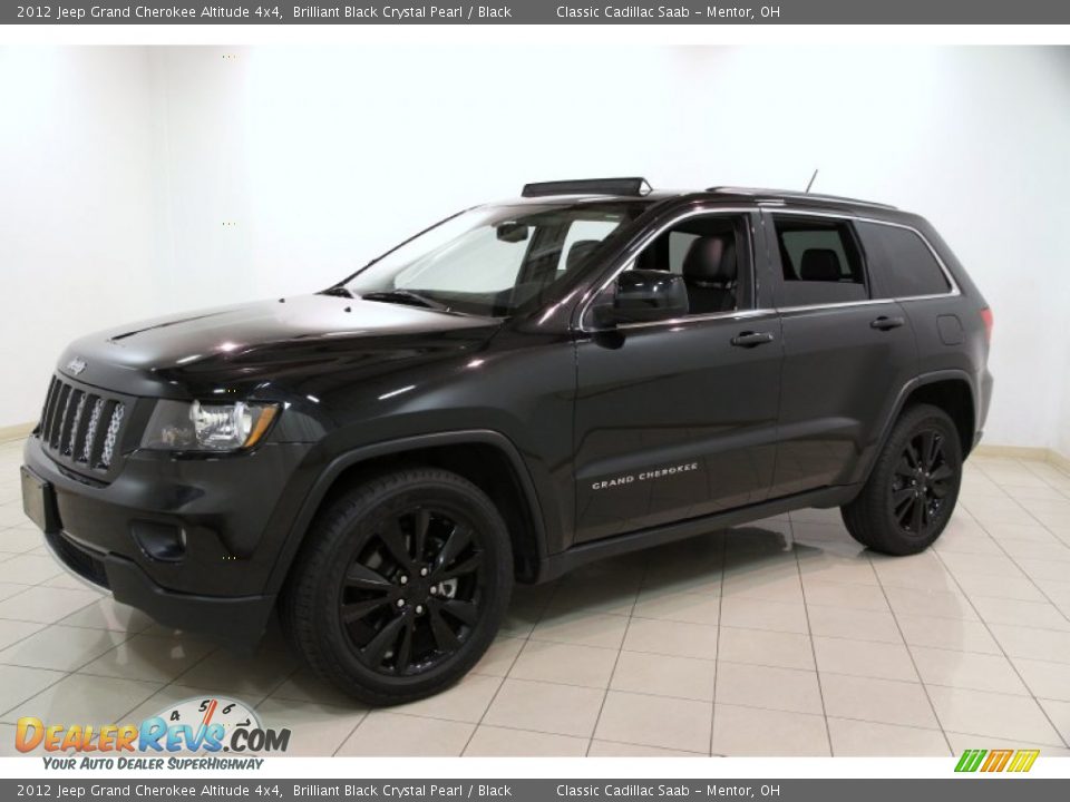 Front 3/4 View of 2012 Jeep Grand Cherokee Altitude 4x4 Photo #3