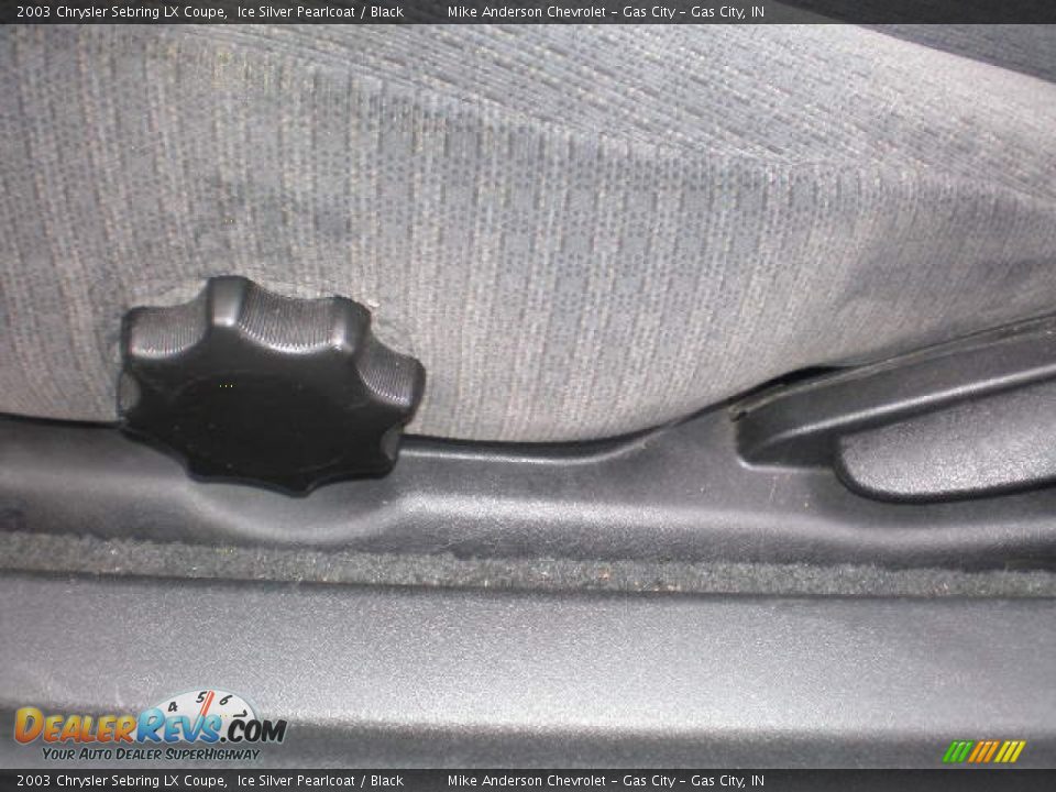 2003 Chrysler Sebring LX Coupe Ice Silver Pearlcoat / Black Photo #7