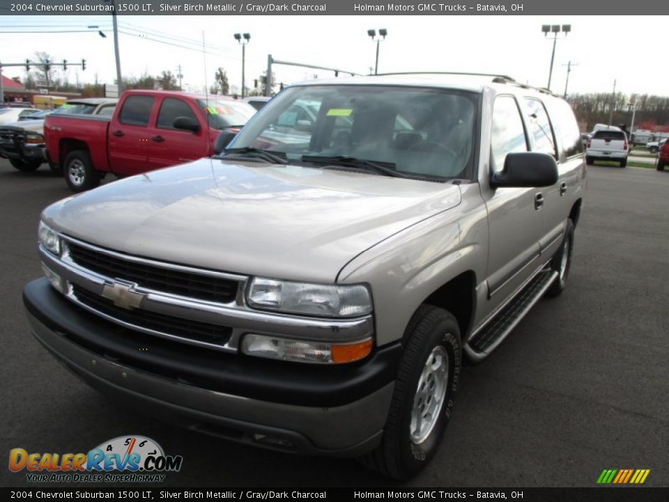 2004 Chevrolet Suburban 1500 LT Silver Birch Metallic / Gray/Dark Charcoal Photo #3