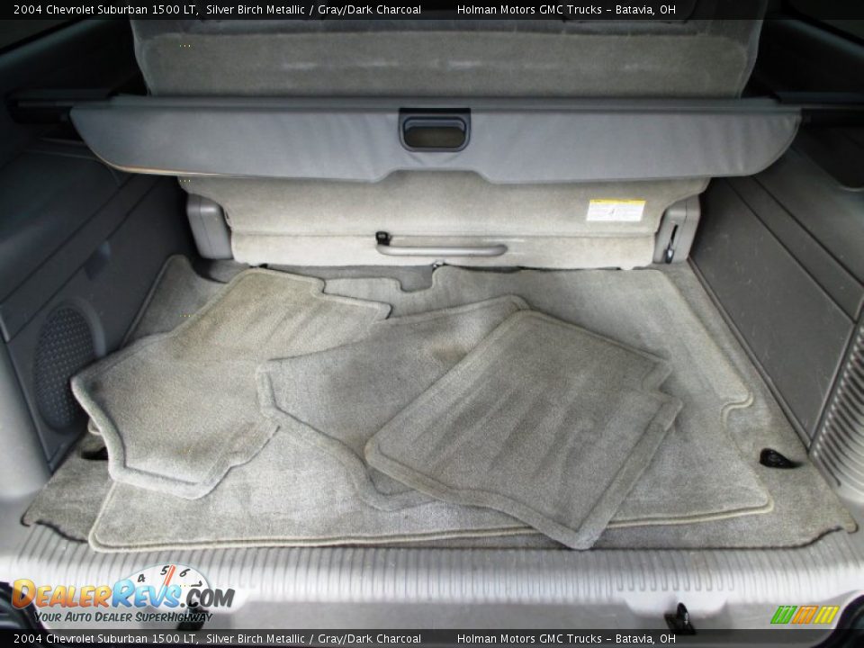 2004 Chevrolet Suburban 1500 LT Silver Birch Metallic / Gray/Dark Charcoal Photo #21