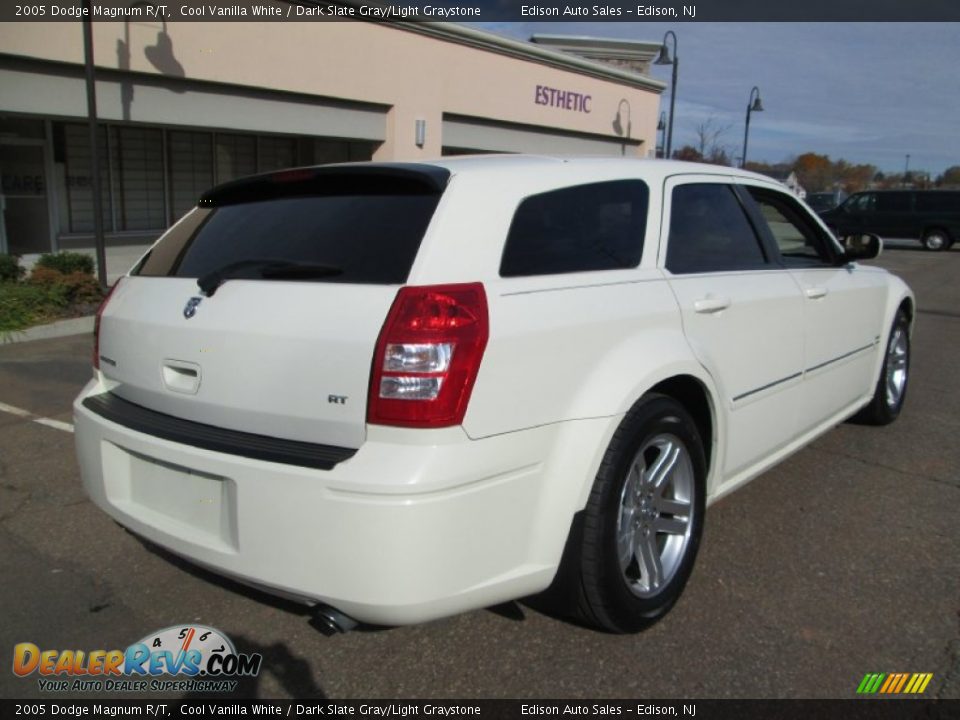2005 Dodge Magnum R/T Cool Vanilla White / Dark Slate Gray/Light Graystone Photo #8