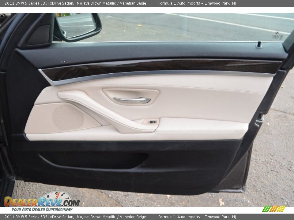 2011 BMW 5 Series 535i xDrive Sedan Mojave Brown Metallic / Venetian Beige Photo #28