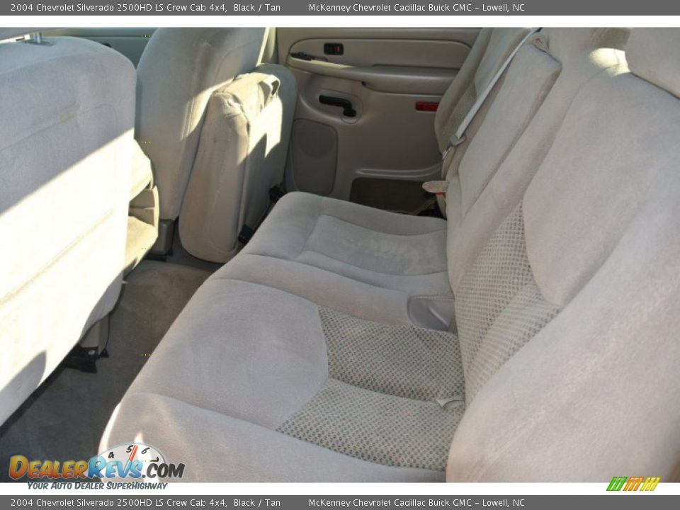 2004 Chevrolet Silverado 2500HD LS Crew Cab 4x4 Black / Tan Photo #17