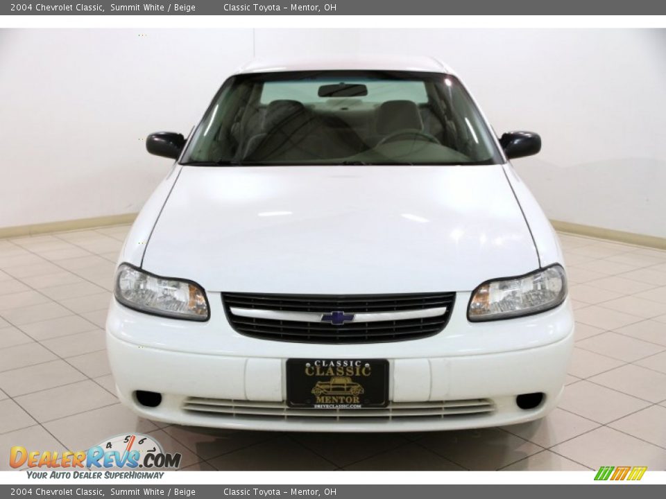 2004 Chevrolet Classic Summit White / Beige Photo #2