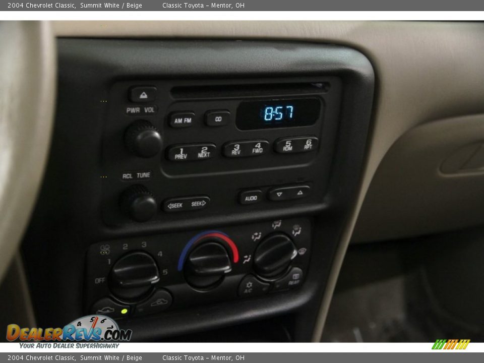 2004 Chevrolet Classic Summit White / Beige Photo #9