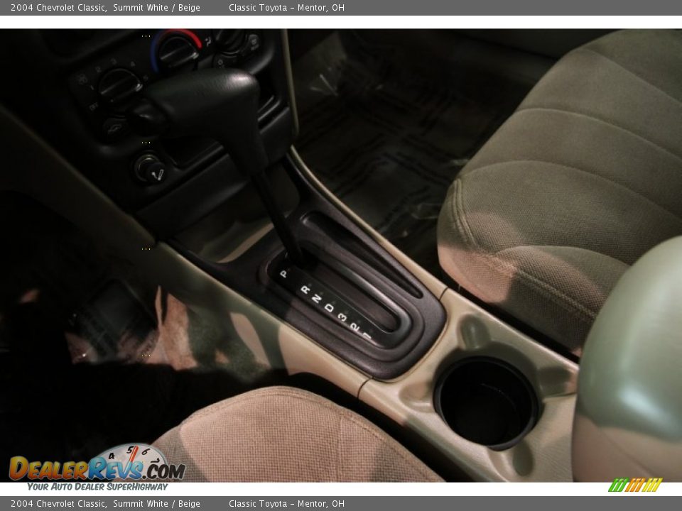 2004 Chevrolet Classic Summit White / Beige Photo #10