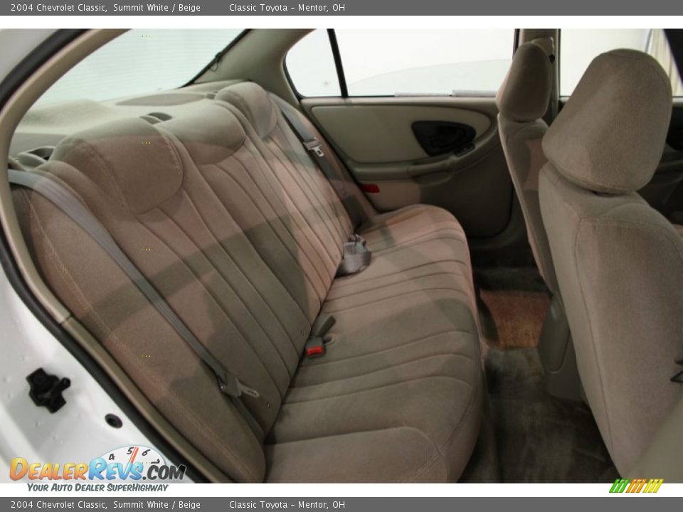 2004 Chevrolet Classic Summit White / Beige Photo #12