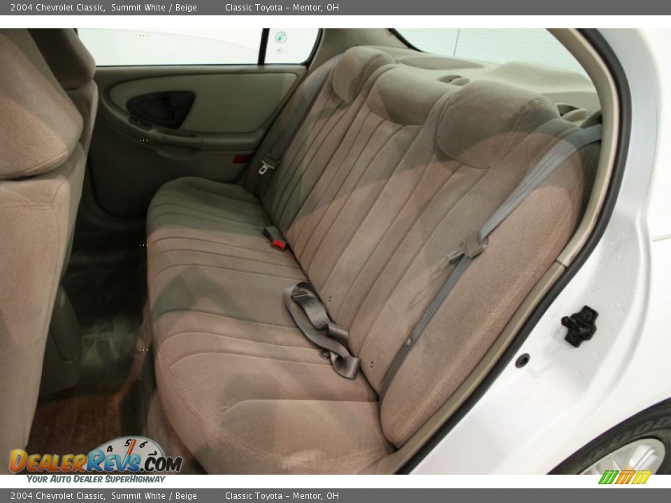 2004 Chevrolet Classic Summit White / Beige Photo #13