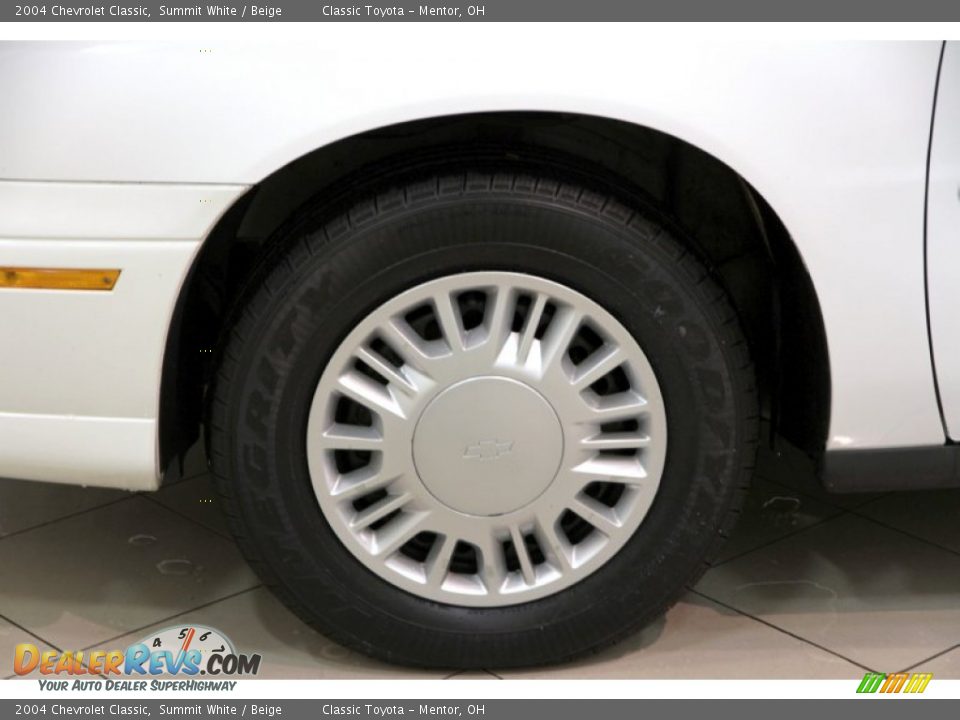 2004 Chevrolet Classic Summit White / Beige Photo #16