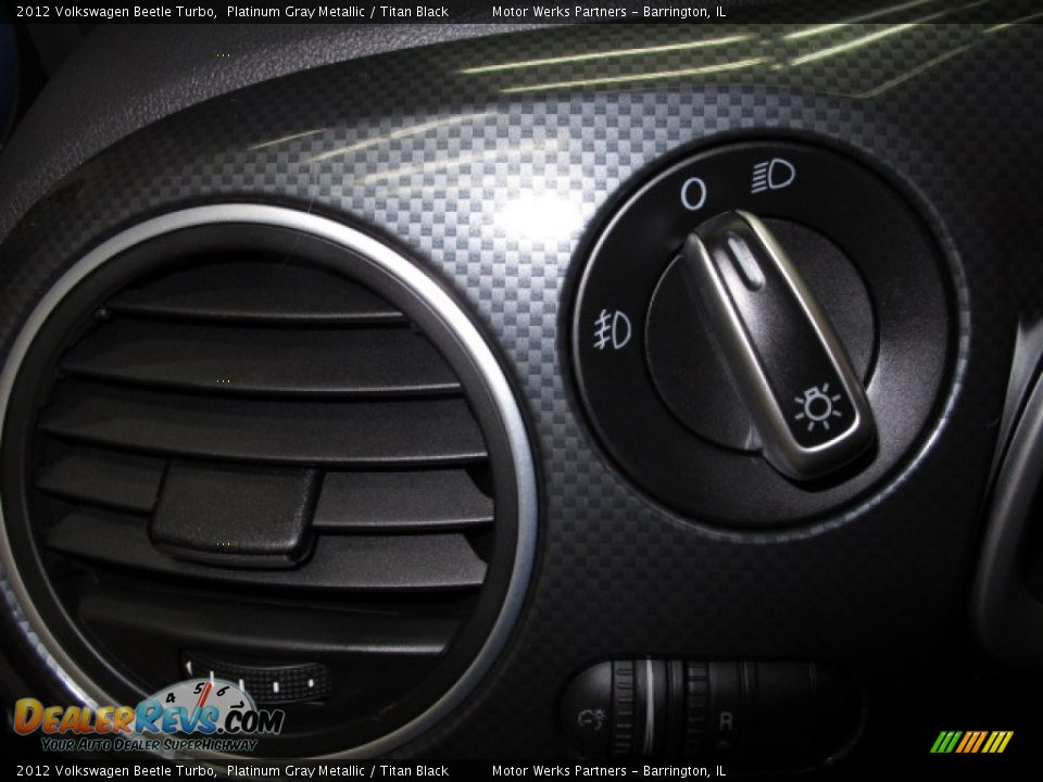 2012 Volkswagen Beetle Turbo Platinum Gray Metallic / Titan Black Photo #33