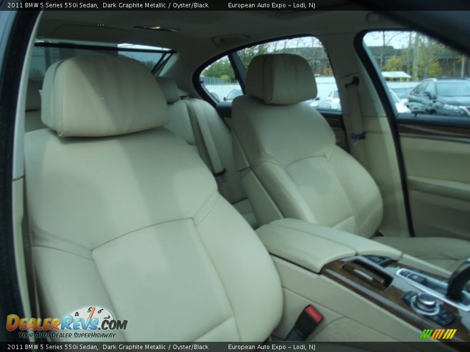 2011 BMW 5 Series 550i Sedan Dark Graphite Metallic / Oyster/Black Photo #16