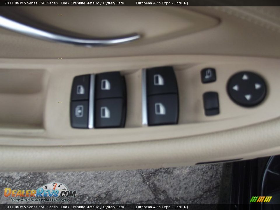 2011 BMW 5 Series 550i Sedan Dark Graphite Metallic / Oyster/Black Photo #18