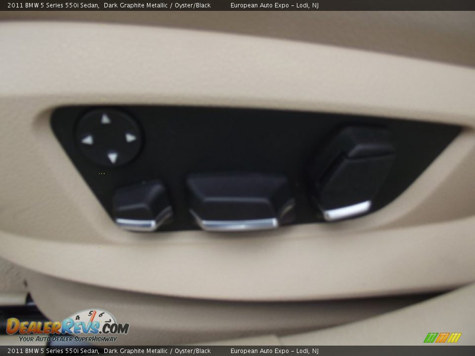 2011 BMW 5 Series 550i Sedan Dark Graphite Metallic / Oyster/Black Photo #19