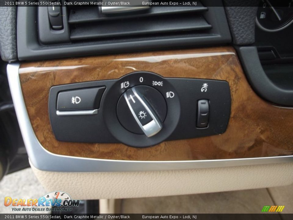 2011 BMW 5 Series 550i Sedan Dark Graphite Metallic / Oyster/Black Photo #20