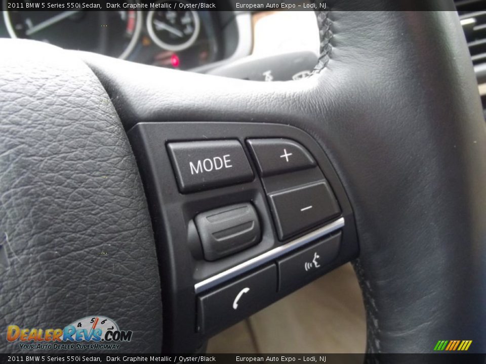 2011 BMW 5 Series 550i Sedan Dark Graphite Metallic / Oyster/Black Photo #22