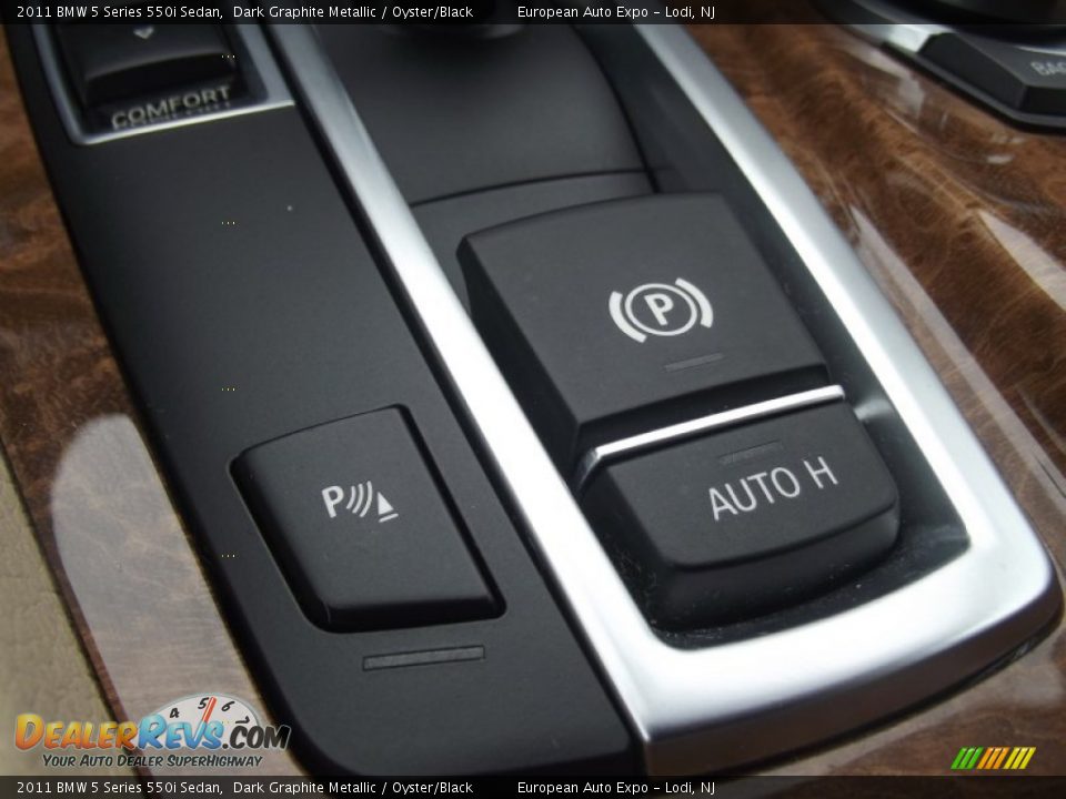 2011 BMW 5 Series 550i Sedan Dark Graphite Metallic / Oyster/Black Photo #33