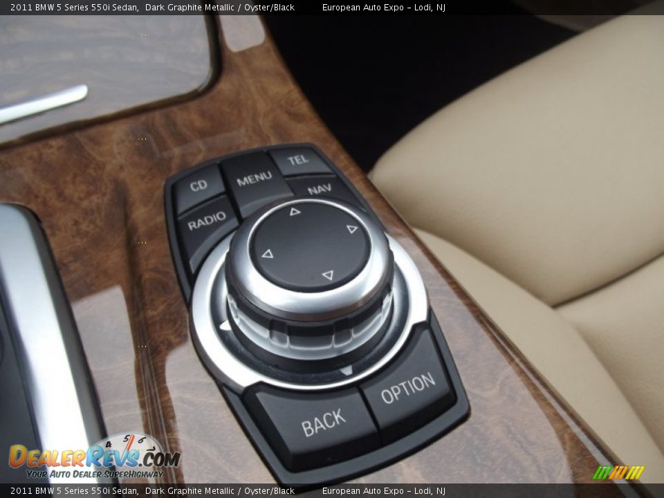 2011 BMW 5 Series 550i Sedan Dark Graphite Metallic / Oyster/Black Photo #34