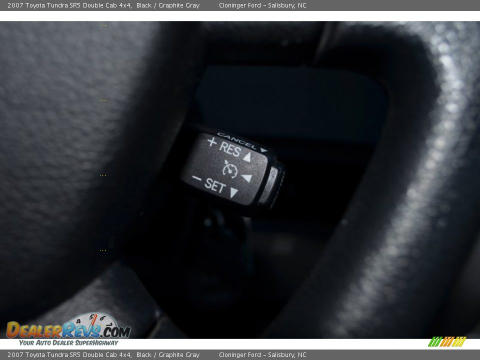 2007 Toyota Tundra SR5 Double Cab 4x4 Black / Graphite Gray Photo #32