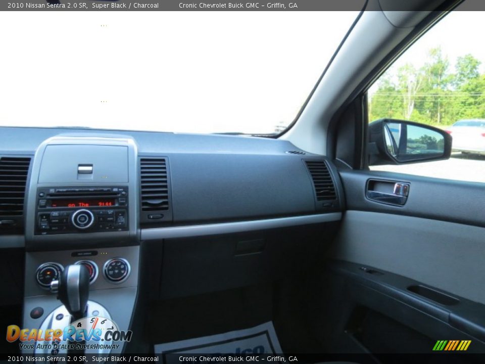 2010 Nissan Sentra 2.0 SR Super Black / Charcoal Photo #15