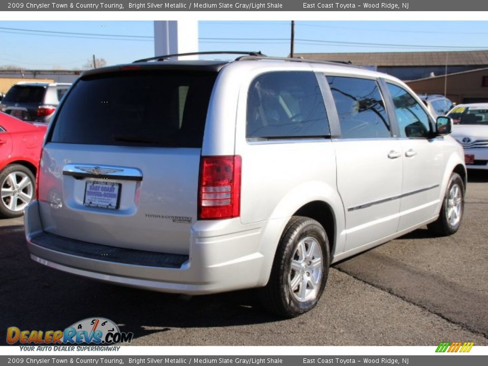 2009 Chrysler Town & Country Touring Bright Silver Metallic / Medium Slate Gray/Light Shale Photo #4