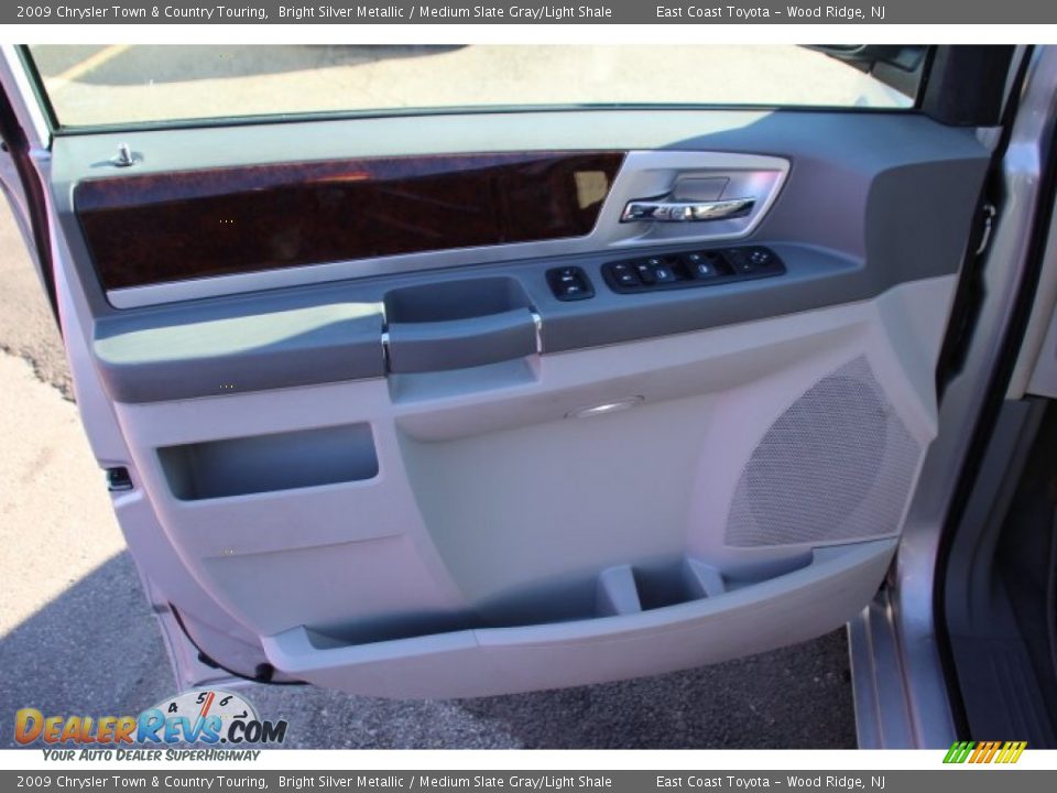 2009 Chrysler Town & Country Touring Bright Silver Metallic / Medium Slate Gray/Light Shale Photo #6