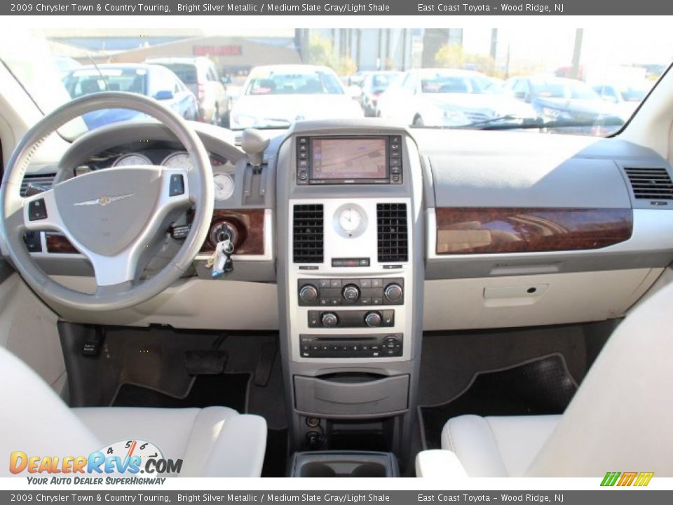 2009 Chrysler Town & Country Touring Bright Silver Metallic / Medium Slate Gray/Light Shale Photo #11