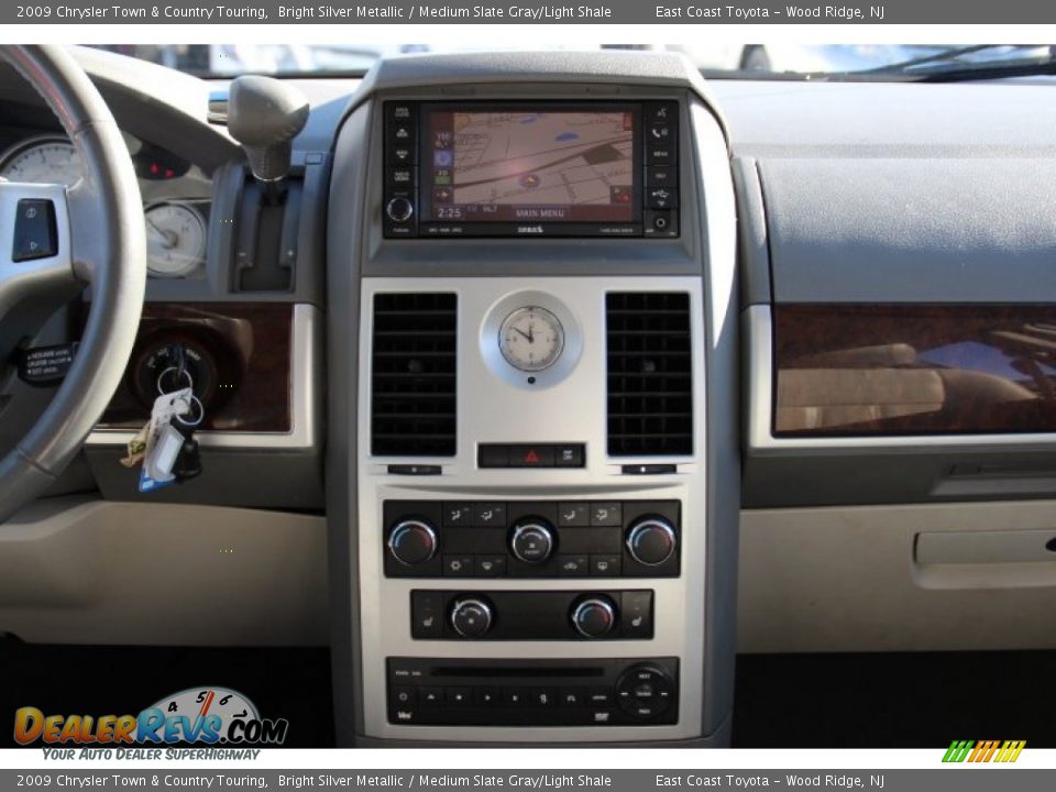 2009 Chrysler Town & Country Touring Bright Silver Metallic / Medium Slate Gray/Light Shale Photo #12