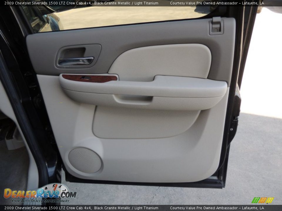 2009 Chevrolet Silverado 1500 LTZ Crew Cab 4x4 Black Granite Metallic / Light Titanium Photo #10