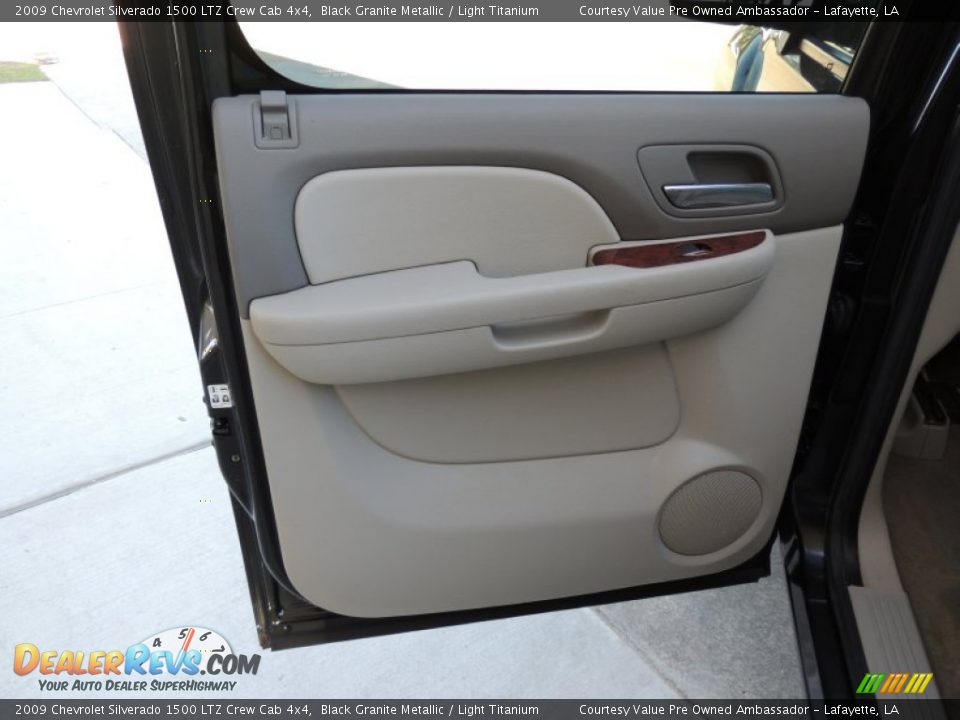 2009 Chevrolet Silverado 1500 LTZ Crew Cab 4x4 Black Granite Metallic / Light Titanium Photo #12