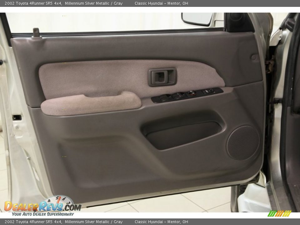 2002 Toyota 4Runner SR5 4x4 Millennium Silver Metallic / Gray Photo #4