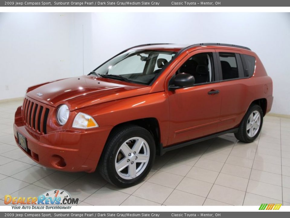 Front 3/4 View of 2009 Jeep Compass Sport Photo #3