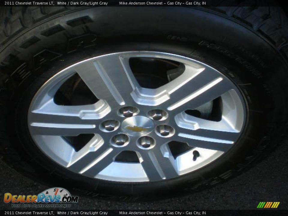 2011 Chevrolet Traverse LT White / Dark Gray/Light Gray Photo #2