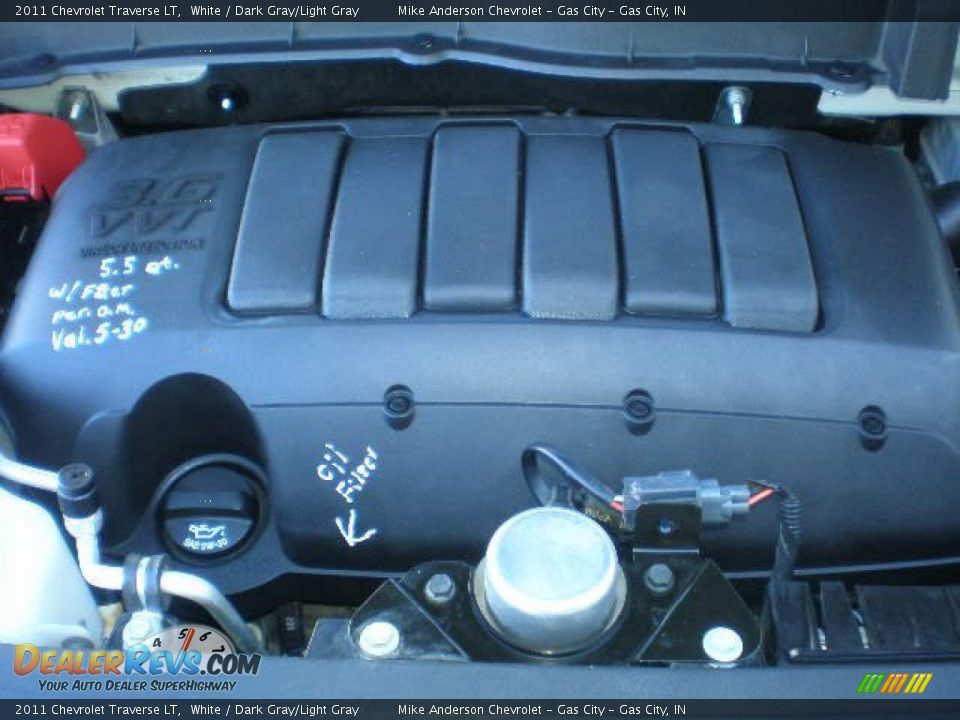 2011 Chevrolet Traverse LT White / Dark Gray/Light Gray Photo #4