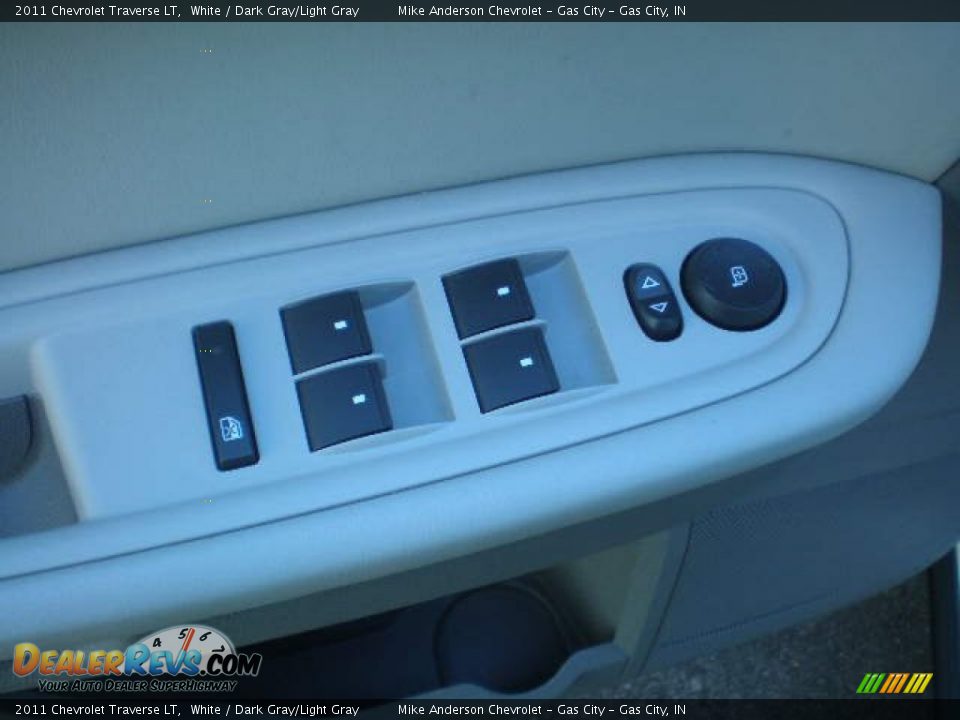 2011 Chevrolet Traverse LT White / Dark Gray/Light Gray Photo #6