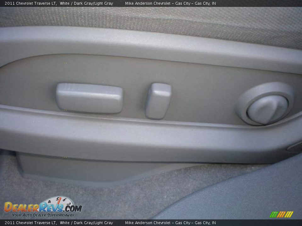 2011 Chevrolet Traverse LT White / Dark Gray/Light Gray Photo #7