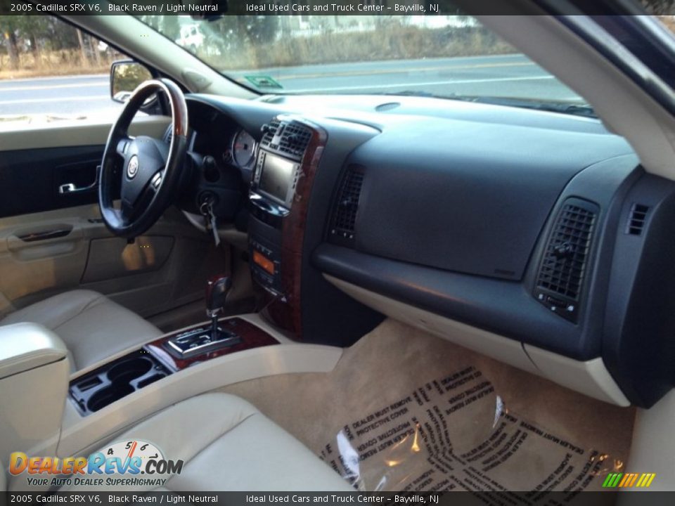 2005 Cadillac SRX V6 Black Raven / Light Neutral Photo #8