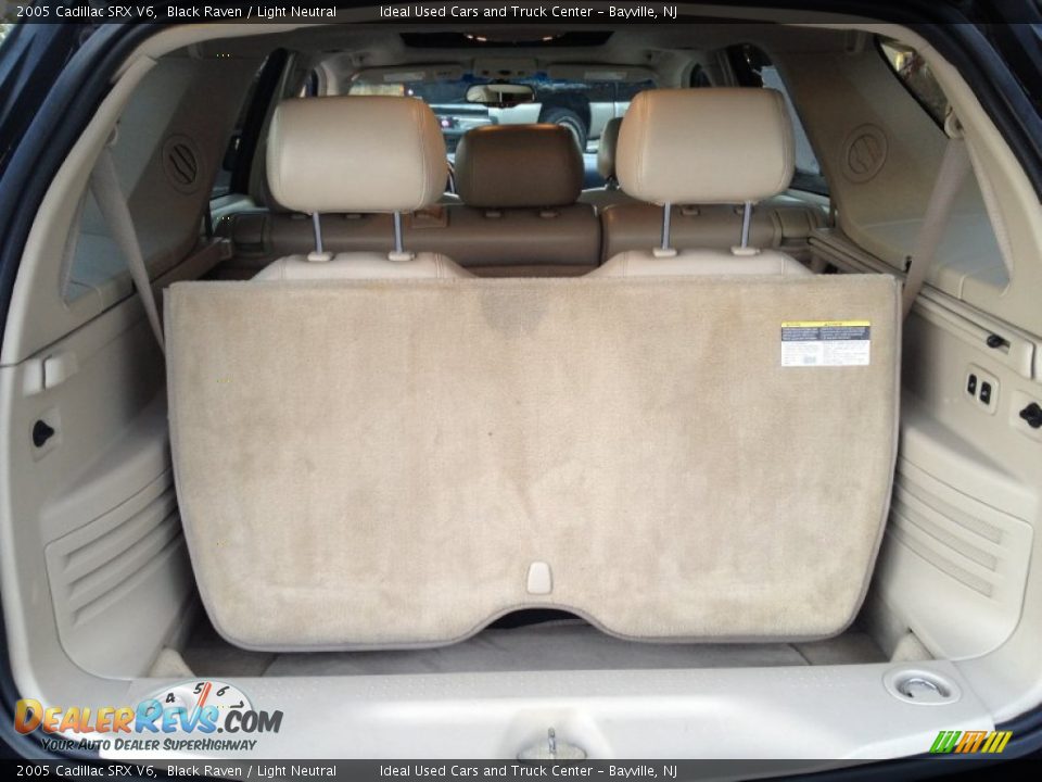 2005 Cadillac SRX V6 Black Raven / Light Neutral Photo #14