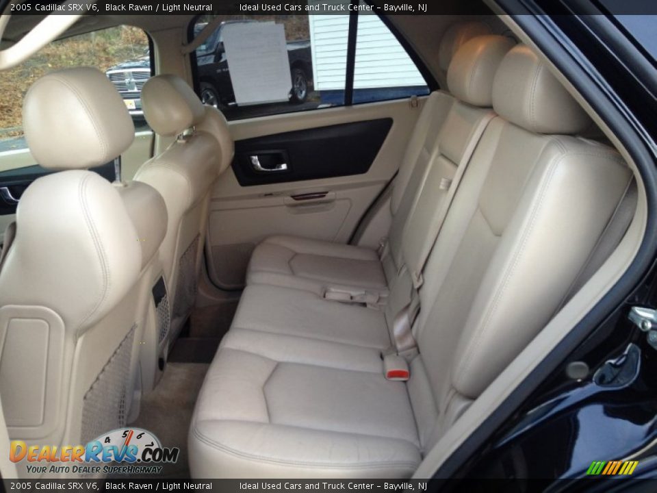 2005 Cadillac SRX V6 Black Raven / Light Neutral Photo #20
