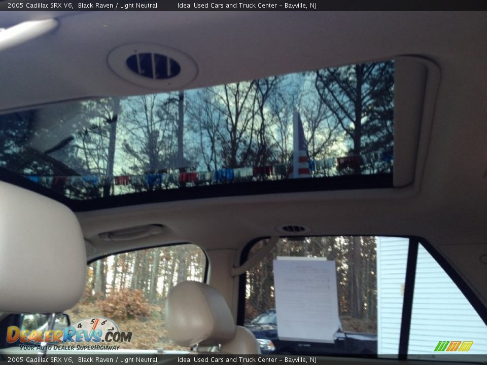 2005 Cadillac SRX V6 Black Raven / Light Neutral Photo #21