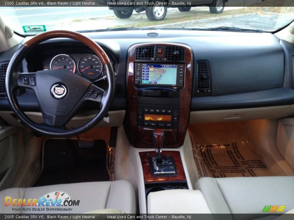 2005 Cadillac SRX V6 Black Raven / Light Neutral Photo #22