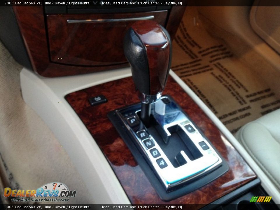 2005 Cadillac SRX V6 Black Raven / Light Neutral Photo #27