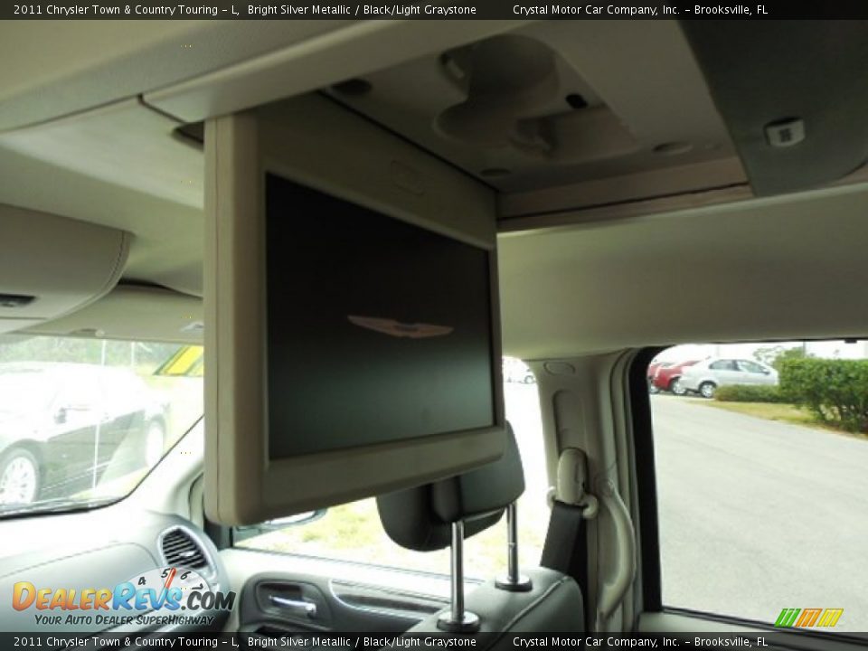 2011 Chrysler Town & Country Touring - L Bright Silver Metallic / Black/Light Graystone Photo #8
