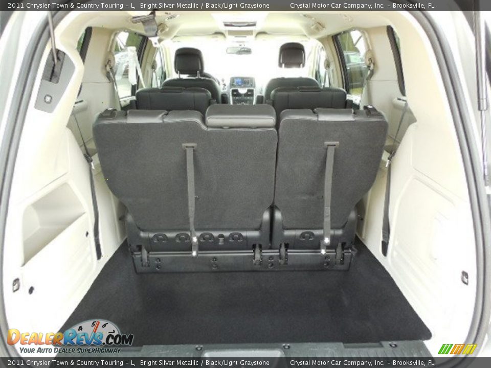 2011 Chrysler Town & Country Touring - L Bright Silver Metallic / Black/Light Graystone Photo #9