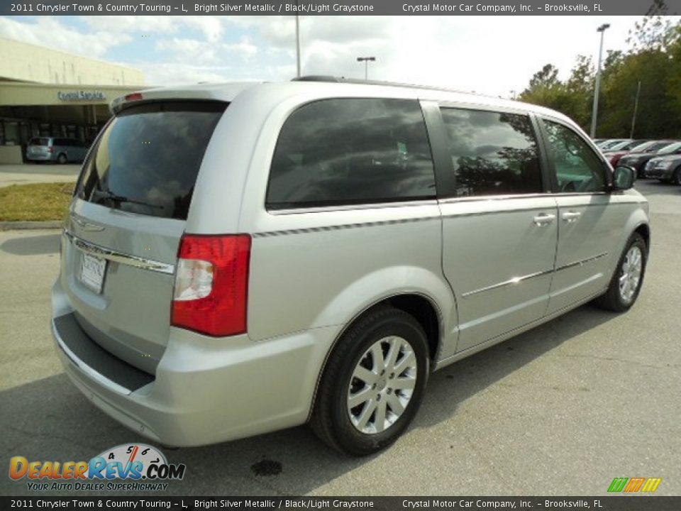 2011 Chrysler Town & Country Touring - L Bright Silver Metallic / Black/Light Graystone Photo #11